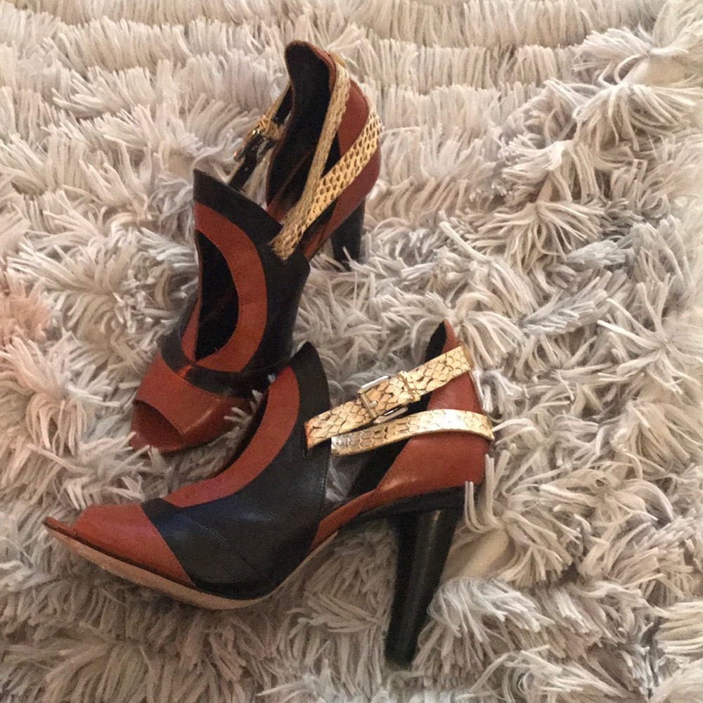 Designer Shoes - Picture 4 of 5